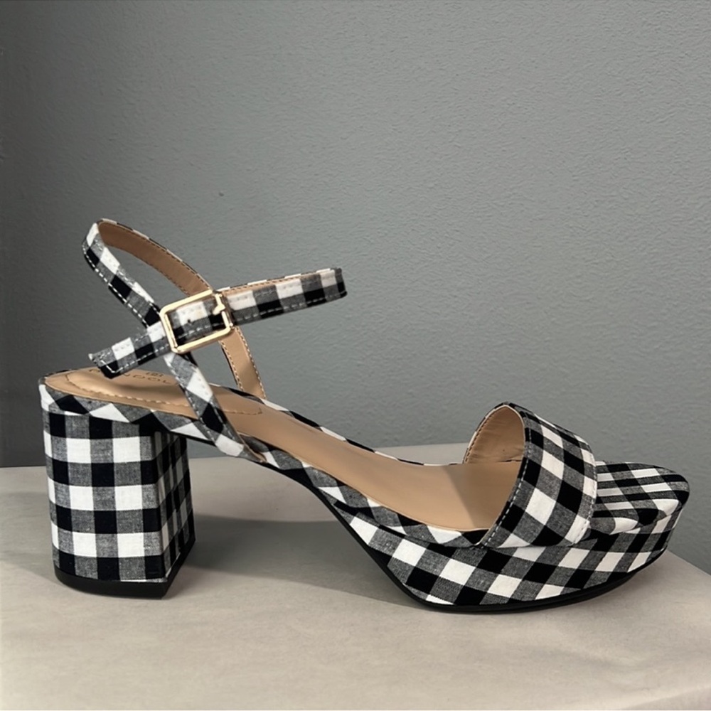 New Bandolino Gingham Black White Checkered Block Heel Ankle Strap Sandals - Picture 2 of 10